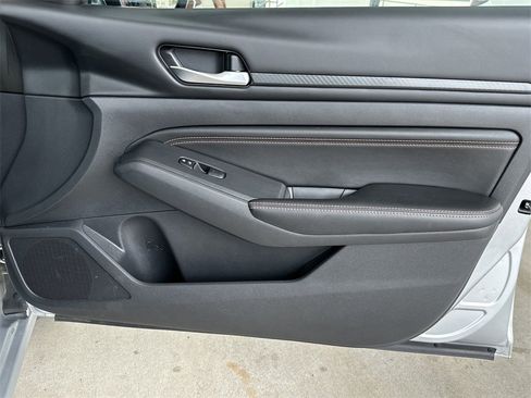 Used 2022 Nissan Altima 2.5 SR image 34