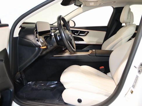Used 2025 Mercedes-Benz E 350 4MATIC Sedan image 14