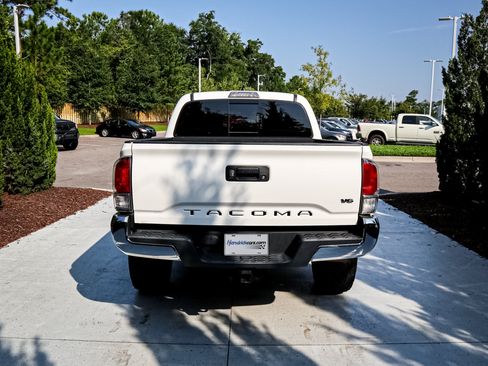 Used 2020 Toyota Tacoma TRD Off-Road AWD/4WD image 9