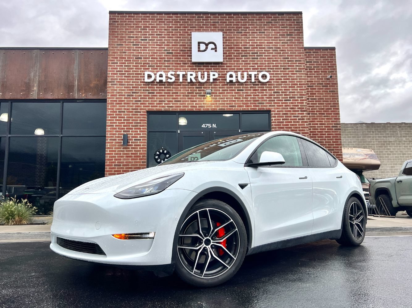 Used 2022 Tesla Model Y Performance AWD/4WD image 1
