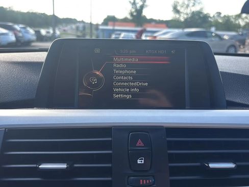 Used 2017 BMW 320i xDrive Sedan AWD/4WD image 9