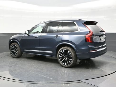 New 2026 Volvo XC90 T8 Plus w/ Protection Package Premier image 4