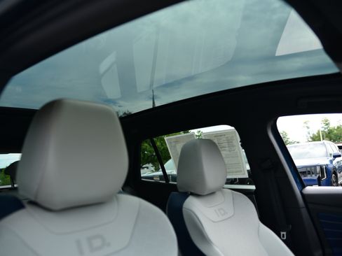 Used 2023 Volkswagen ID.4 S RWD image 12