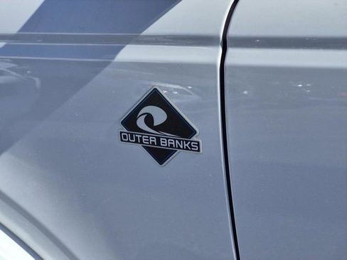 Used 2023 Ford Bronco Outer Banks image 9