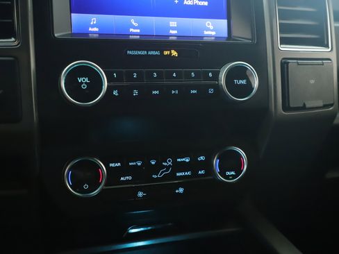 Used 2020 Ford Expedition XLT image 5