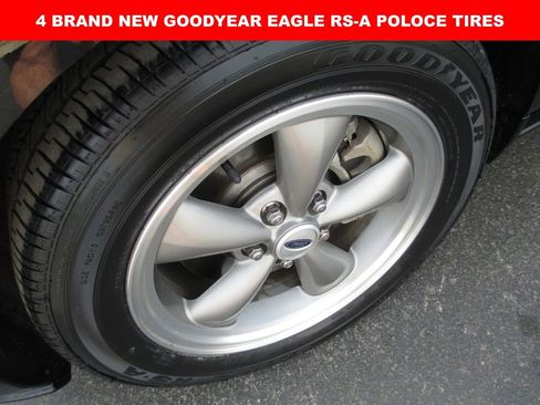 Used 2005 Ford Mustang GT image 2