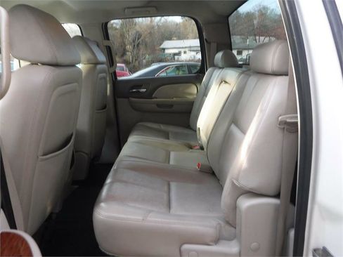 Used 2008 GMC Sierra 2500 SLT w/ Z71 Off-Road Package image 7