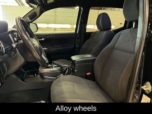 Used 2016 Toyota Tacoma TRD Off-Road image 13