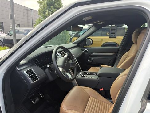 Used 2024 Land Rover Discovery Dynamic SE AWD/4WD image 8