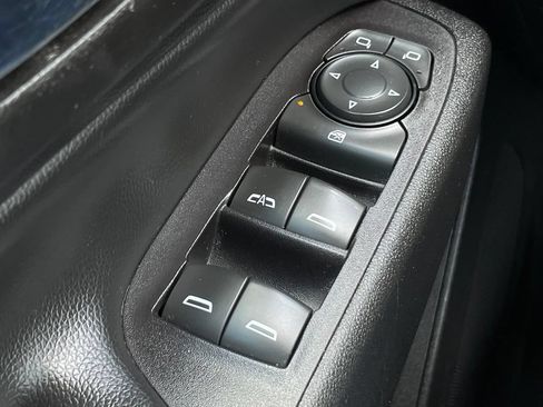 Used 2018 Chevrolet Equinox LT FWD image 12