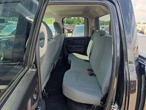 Used 2019 RAM 1500 Express w/ Express Value Package AWD/4WD image 10