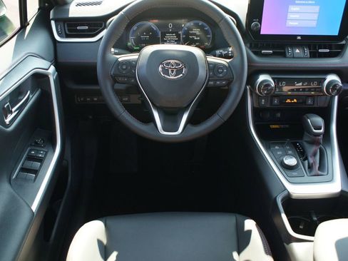 Used 2025 Toyota RAV4 XSE image 5