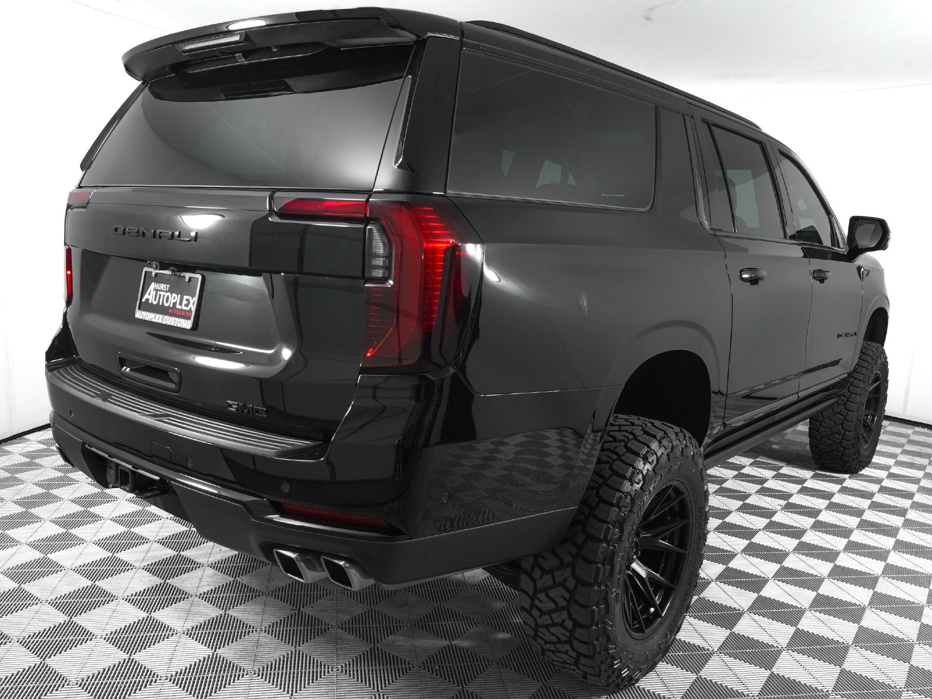 Used 2026 GMC Yukon XL Denali w/ Sun & Power Step Package AWD/4WD image 5