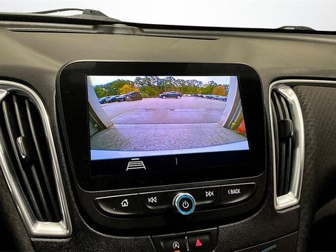 Used 2020 Chevrolet Malibu LT image 14