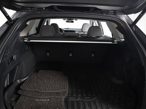 Used 2022 Subaru Outback Premium image 10
