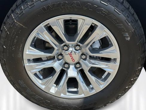 Used 2024 GMC Sierra 1500 Denali w/ Technology Package AWD/4WD image 9