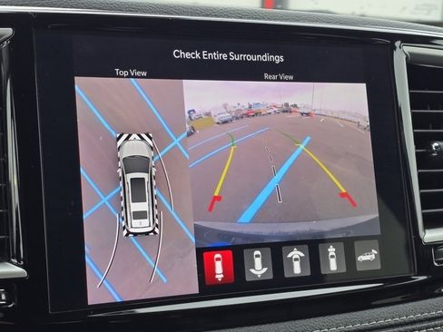 Used 2024 Chrysler Pacifica Touring-L w/ Uconnect Theater Family Group image 6