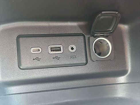 Used 2023 Chevrolet Equinox LS image 29