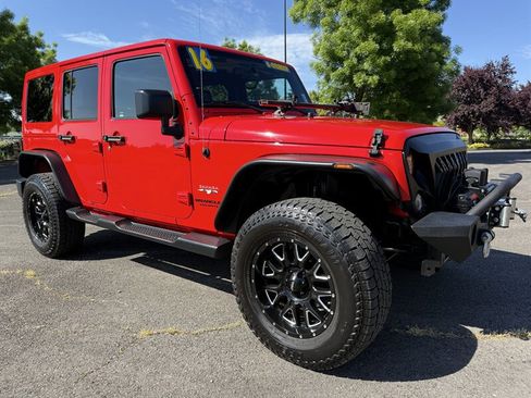 Used 2016 Jeep Wrangler Unlimited Sahara w/ Connectivity Group AWD/4WD image 1