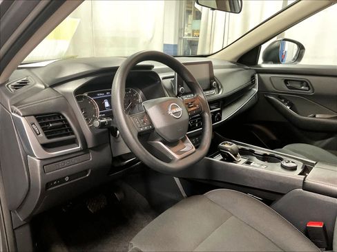 Used 2025 Nissan Rogue S image 8