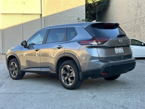 Certified 2025 Nissan Rogue SV image 4