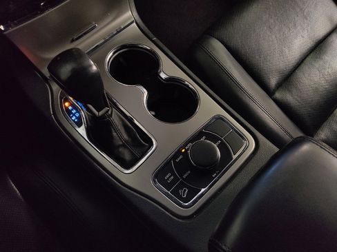 Used 2020 Jeep Grand Cherokee Limited w/ Luxury Group II image 26