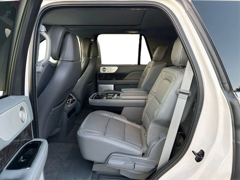Used 2018 Lincoln Navigator Reserve w/ Technology Package image 10