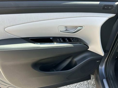 New 2025 Hyundai Tucson Limited image 17