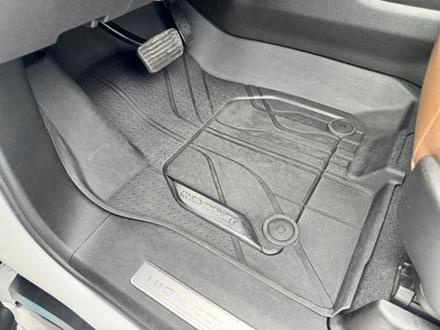 Used 2024 Chevrolet Tahoe High Country w/ Advanced Technology Package image 13