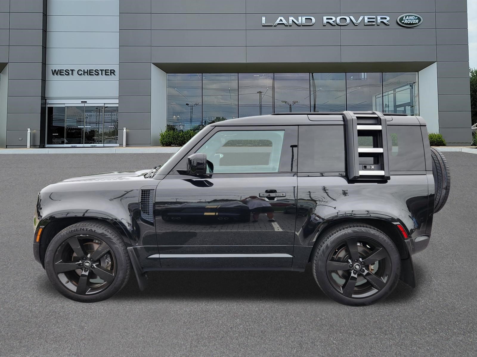 Used 2024 Land Rover Defender 90 X-Dynamic SE AWD/4WD image 5