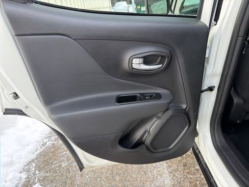 Used 2023 Jeep Renegade Latitude image 32