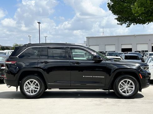 Used 2025 Jeep Grand Cherokee Laredo X RWD image 3