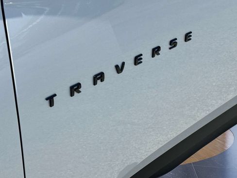 Used 2023 Chevrolet Traverse RS AWD/4WD image 9