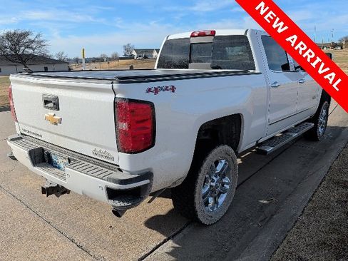 Used 2016 Chevrolet Silverado 2500 High Country w/ High Country Premium Package image 3