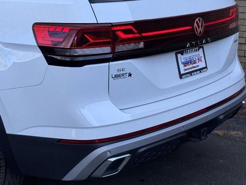 Used 2024 Volkswagen Atlas Peak Edition SE image 25