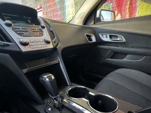 Used 2017 Chevrolet Equinox LT image 29