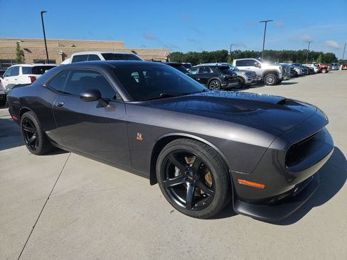 Used 2019 Dodge Challenger R/T Scat Pack w/ Scat Pack Stripe RWD image 3