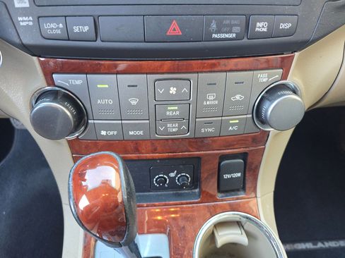 Used 2012 Toyota Highlander Limited image 16