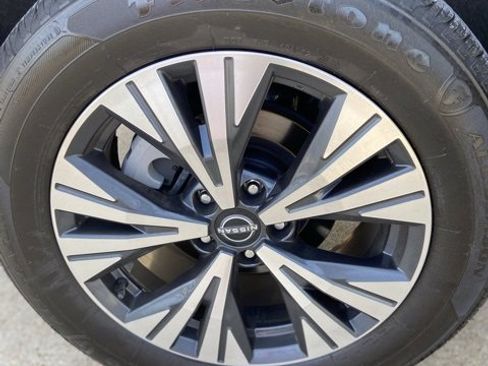 Used 2022 Nissan Rogue SV image 14