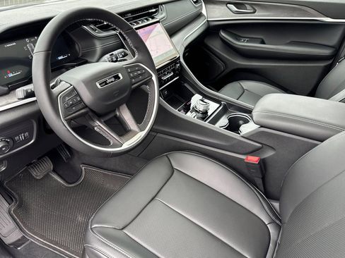 New 2025 Jeep Grand Cherokee Limited w/ Luxury Tech Group II image 12