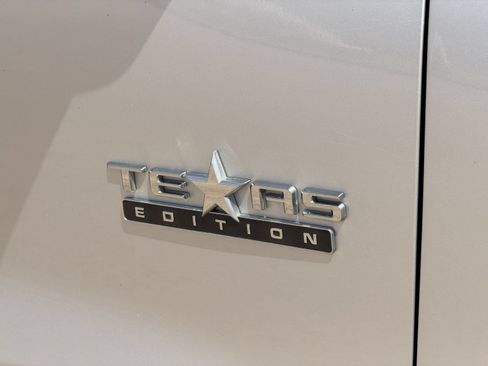 Used 2021 Chevrolet Silverado 1500 LT w/ Z71 Off-Road Package AWD/4WD image 12