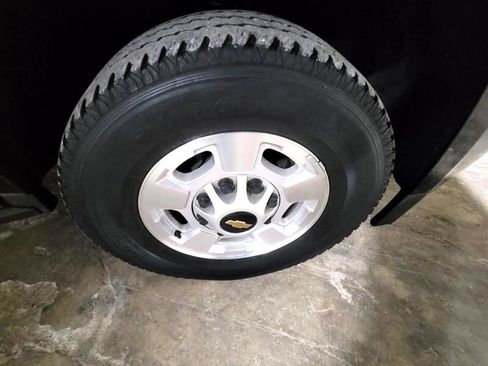 Used 2016 Chevrolet Suburban 3500 LS w/ Driver Alert Package image 24