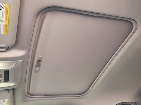 Used 2023 Toyota RAV4 Limited image 19