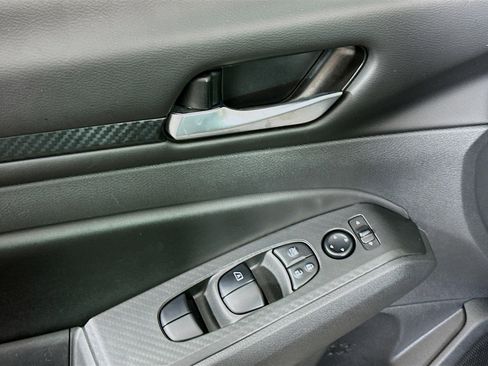 Used 2024 Nissan Altima 2.5 SV image 15