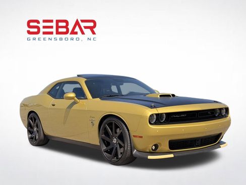 Used 2020 Dodge Challenger R/T RWD image 16