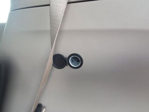 Used 2023 Chrysler Pacifica Touring-L image 12