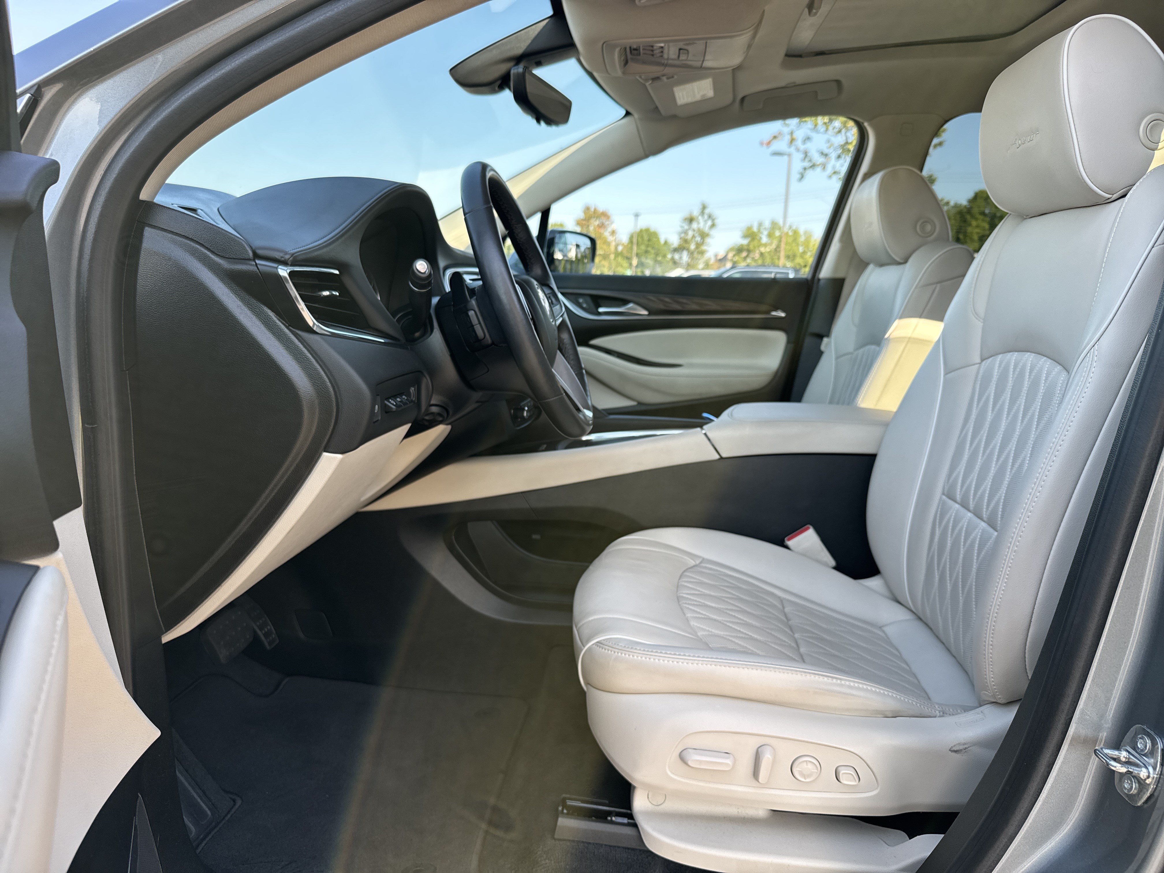 Used 2023 Buick Enclave Avenir w/ Avenir Technology Package FWD image 16