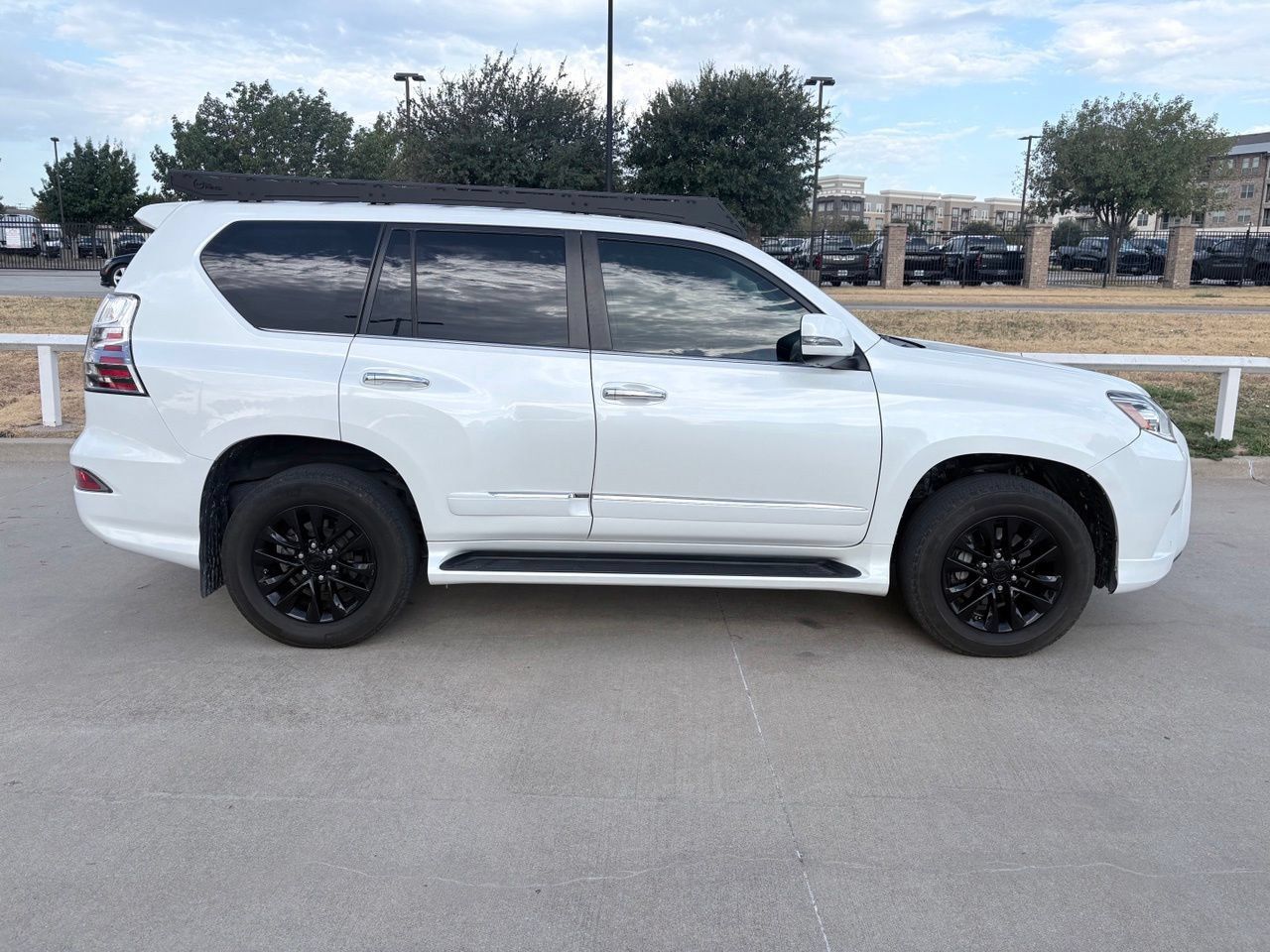 Used 2018 Lexus GX 460 Premium AWD/4WD image 3