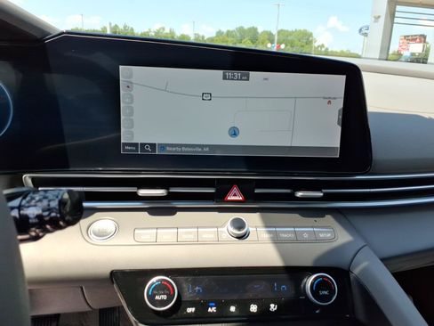 Used 2024 Hyundai Elantra SEL FWD image 13