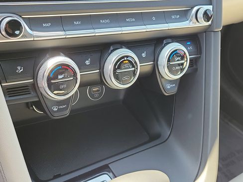 Used 2023 Genesis G70 2.0T RWD image 27
